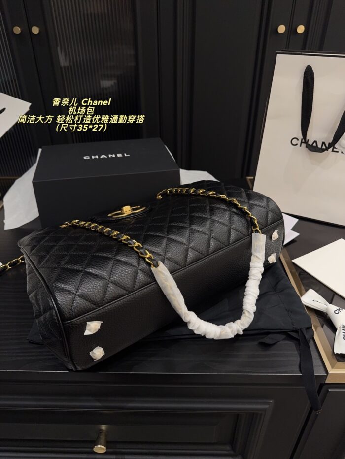 Chanel Airport Bag: A Simple, Elegant Commuter Bag - Image 7