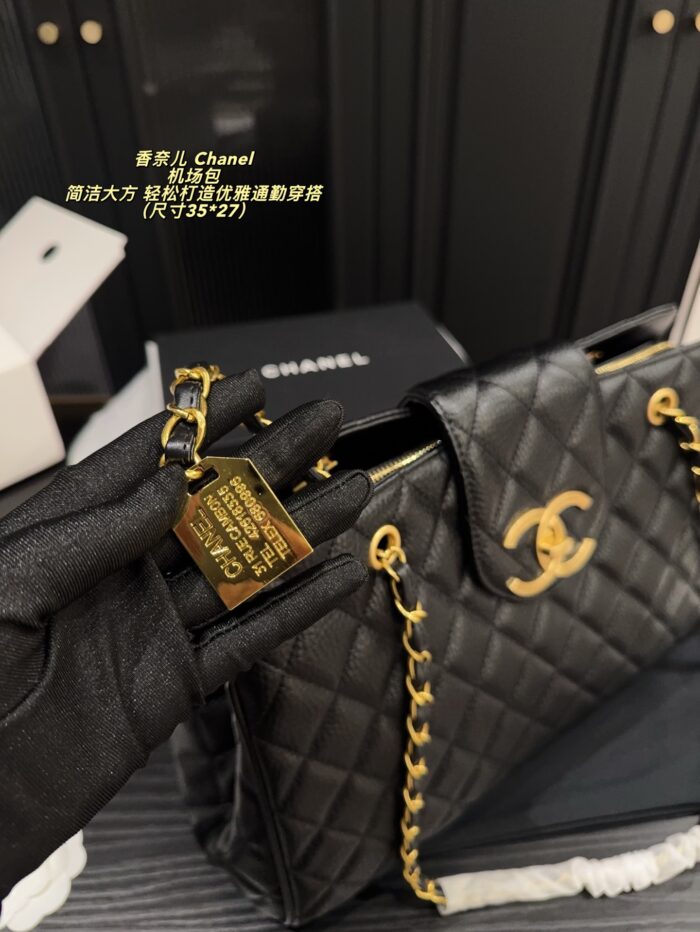 Chanel Airport Bag: A Simple, Elegant Commuter Bag - Image 8