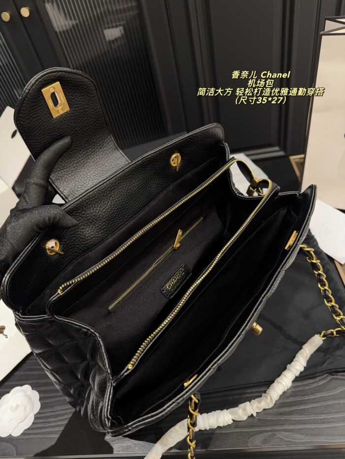 Chanel Airport Bag: A Simple, Elegant Commuter Bag - Image 9