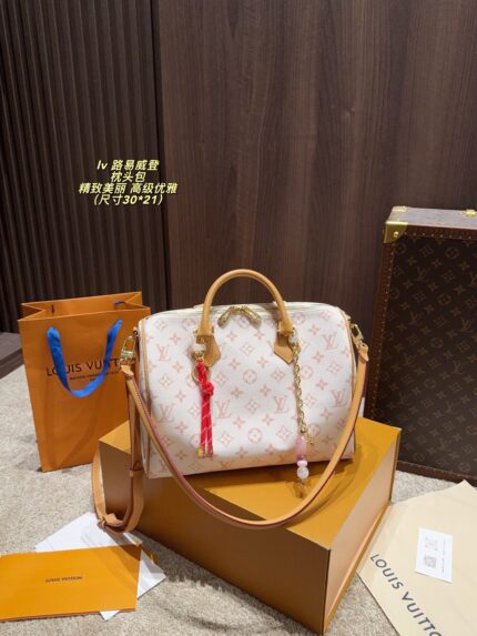 Louis Vuitton Pillow Bag Exquisite And Elegant Suitable For All Seasons