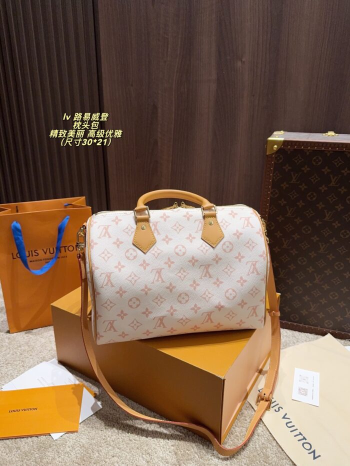 Louis Vuitton Pillow Bag Exquisite And Elegant Suitable For All Seasons - Image 2