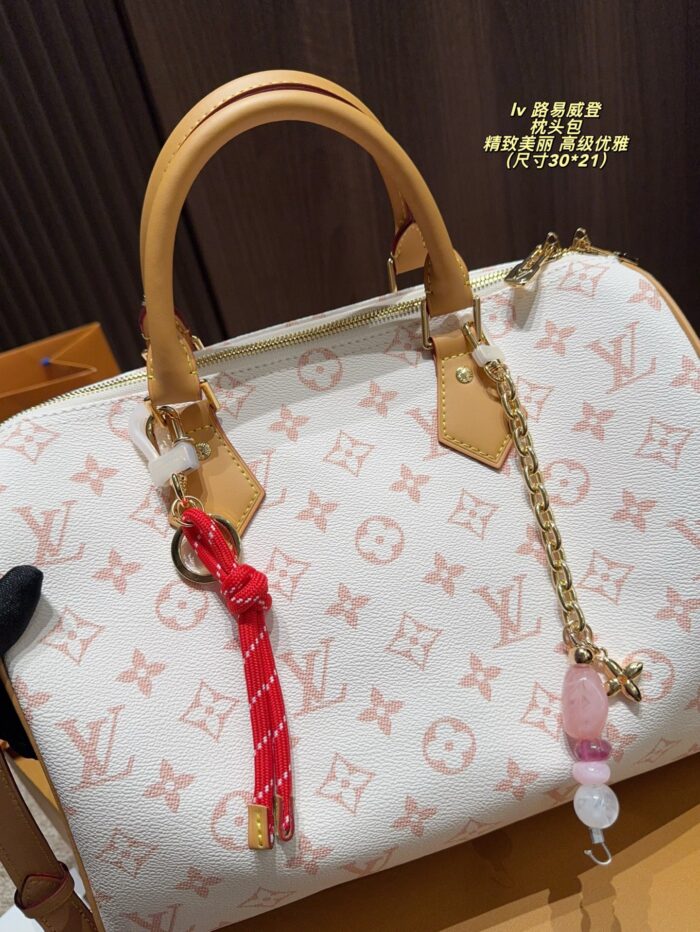 Louis Vuitton Pillow Bag Exquisite And Elegant Suitable For All Seasons - Image 6