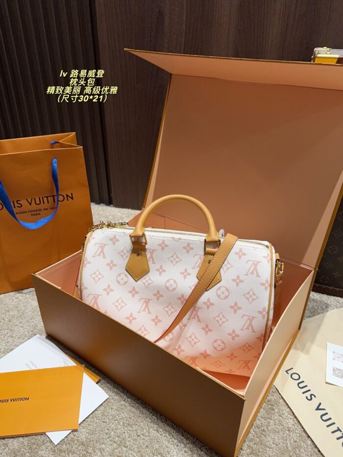 Louis Vuitton Pillow Bag Exquisite And Elegant Suitable For All Seasons - Image 7