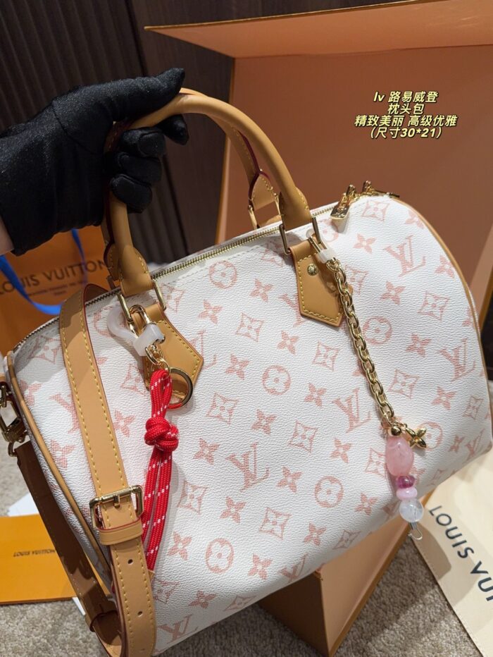 Louis Vuitton Pillow Bag Exquisite And Elegant Suitable For All Seasons - Image 8
