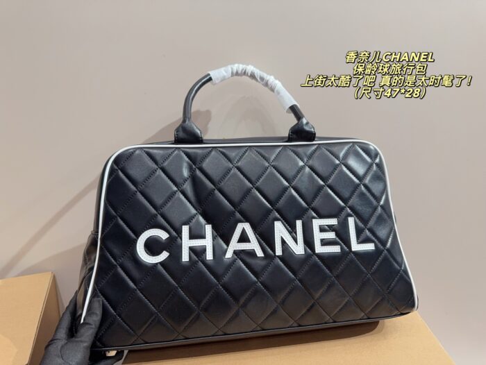 Chanel 1995 Magazine Edition Bowling Bag - Spacious And Stylish - Image 3