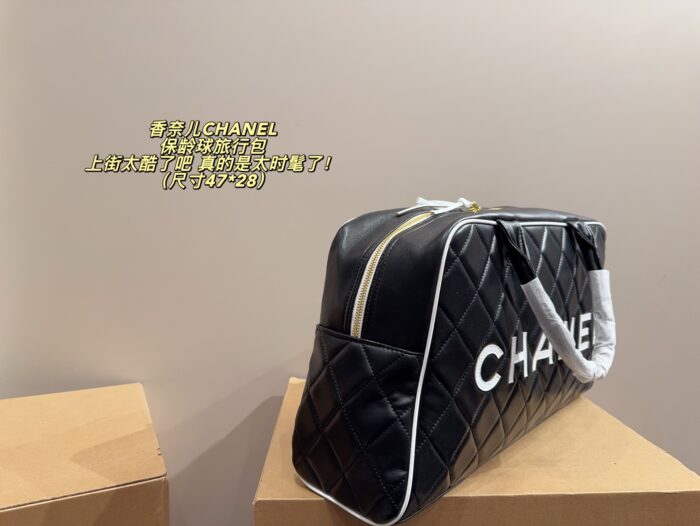 Chanel 1995 Magazine Edition Bowling Bag - Spacious And Stylish - Image 4
