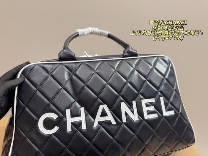 Chanel 1995 Magazine Edition Bowling Bag - Spacious And Stylish - Image 5