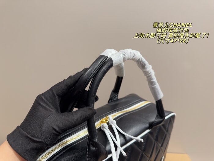 Chanel 1995 Magazine Edition Bowling Bag - Spacious And Stylish - Image 6