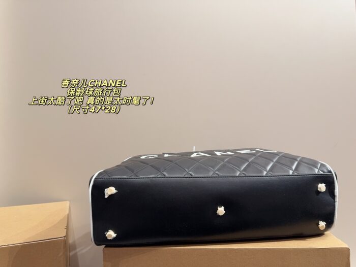 Chanel 1995 Magazine Edition Bowling Bag - Spacious And Stylish - Image 7