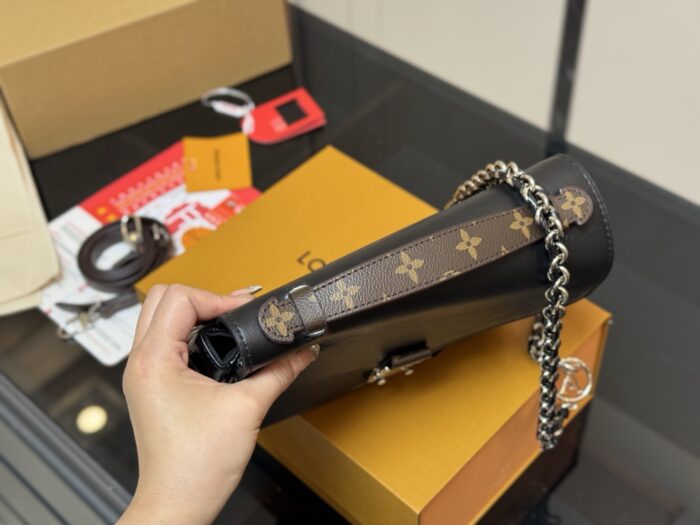 Louis Vuitton Classic Monogram Messenger Bag Upgraded Steel Hardware Premium Quality - Image 6
