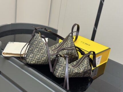 Fendi Hobo - Authentic High-Quality Replica Elegant, Sophisticated, Fashionable And Effortlessly Chic