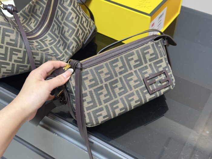 Fendi Hobo - Authentic High-Quality Replica Elegant, Sophisticated, Fashionable And Effortlessly Chic - Image 3