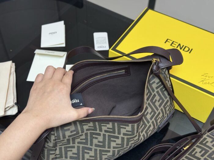 Fendi Hobo - Authentic High-Quality Replica Elegant, Sophisticated, Fashionable And Effortlessly Chic - Image 4
