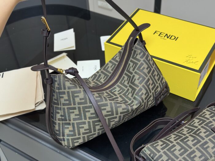 Fendi Hobo - Authentic High-Quality Replica Elegant, Sophisticated, Fashionable And Effortlessly Chic - Image 5