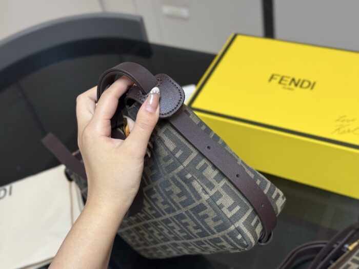 Fendi Hobo - Authentic High-Quality Replica Elegant, Sophisticated, Fashionable And Effortlessly Chic - Image 7