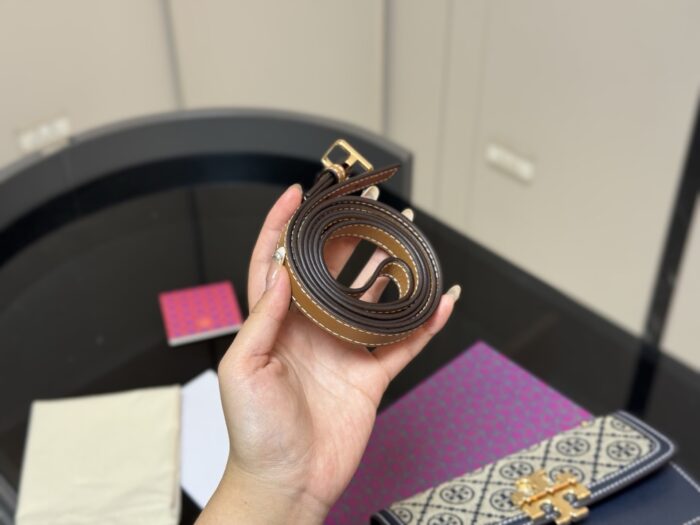 Tory Burch Classic Monogram Series Vintage Old Money Style Shoulder Bag (Foldable Box) - Image 3