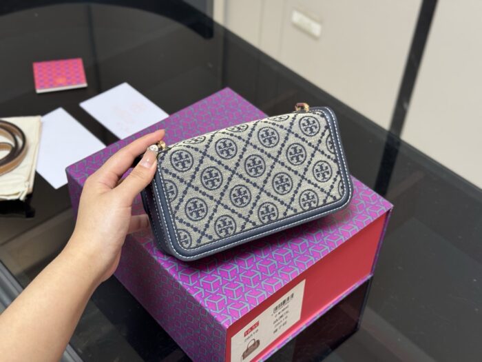 Tory Burch Classic Monogram Series Vintage Old Money Style Shoulder Bag (Foldable Box) - Image 7
