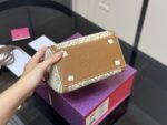 Tory Burch'S Latest Haute Couture-Quality Pillow Bag With Folding Box - Image 8