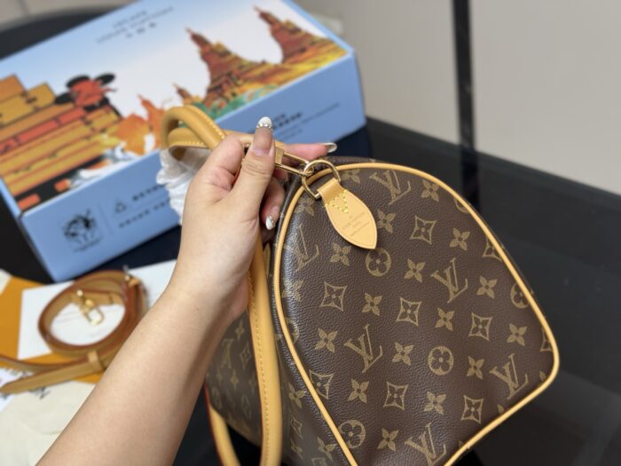Louis Vuitton Keepall New Pillow Bag Genuine Leather Unisex Style - Image 7