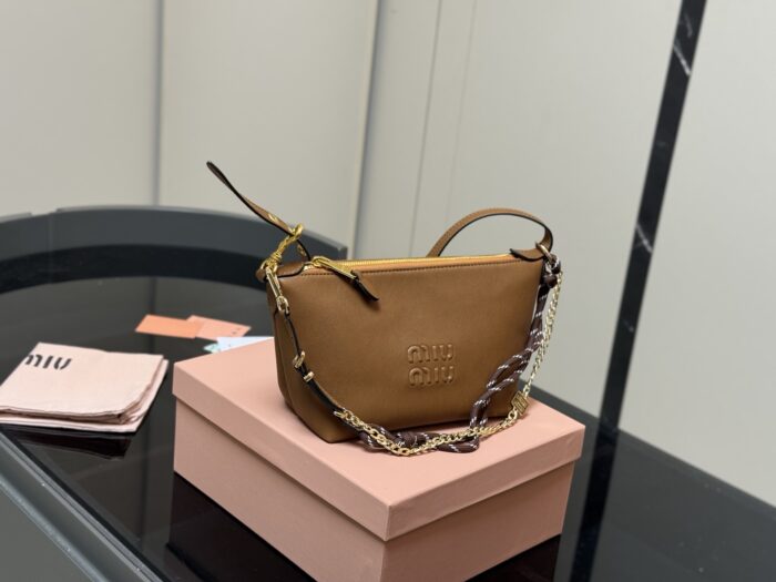 Miumiu Pre-Spring New Canvas Lunchbox Bag With Integrated Surf Rope - Versatile Casual Style With Excellent Capacity - Image 1