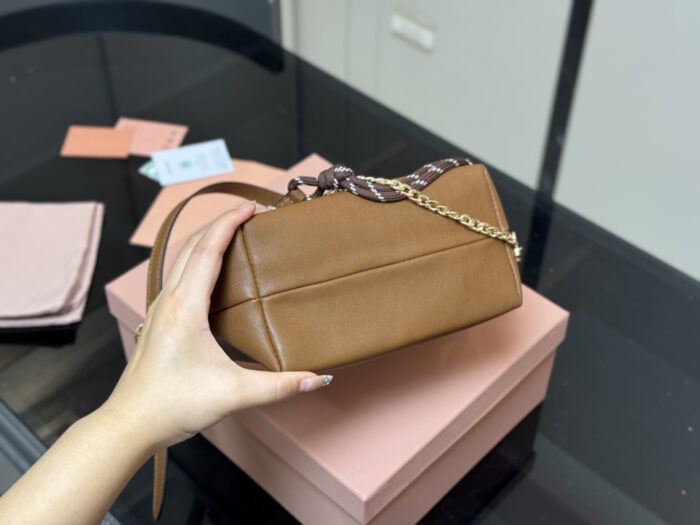 Miumiu Pre-Spring New Canvas Lunchbox Bag With Integrated Surf Rope - Versatile Casual Style With Excellent Capacity - Image 7