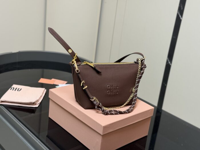 Miumiu Pre-Spring New Canvas Lunchbox Bag With Integrated Surf Rope Casual And Versatile Excellent Capacity - Image 1