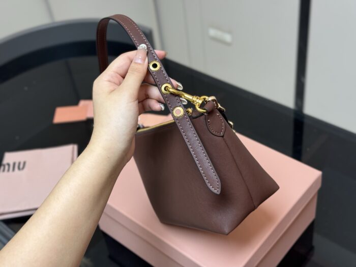 Miumiu Pre-Spring New Canvas Lunchbox Bag With Integrated Surf Rope Casual And Versatile Excellent Capacity - Image 5