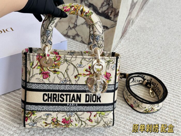 Dior 25Ss New Year'S New Arrival Embroidered Lady Dior Bag Authentic Jacquard Edition Embroidered Wide Shoulder Strap Casual Elegance - Image 1