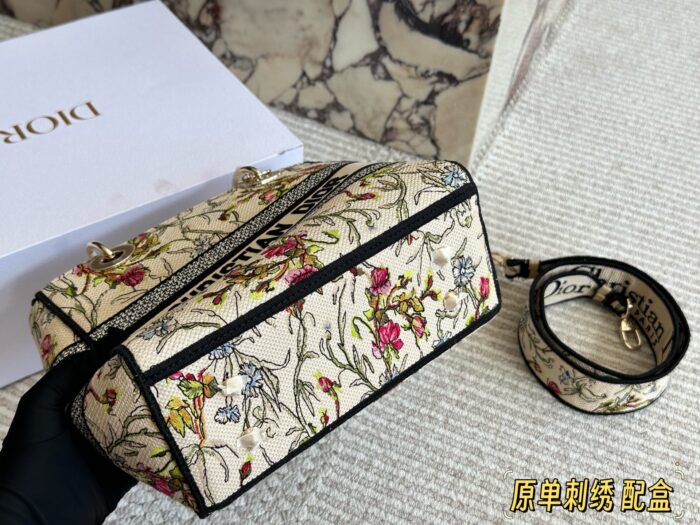 Dior 25Ss New Year'S New Arrival Embroidered Lady Dior Bag Authentic Jacquard Edition Embroidered Wide Shoulder Strap Casual Elegance - Image 6