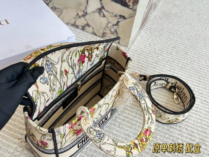 Dior 25Ss New Year'S New Arrival Embroidered Lady Dior Bag Authentic Jacquard Edition Embroidered Wide Shoulder Strap Casual Elegance - Image 9