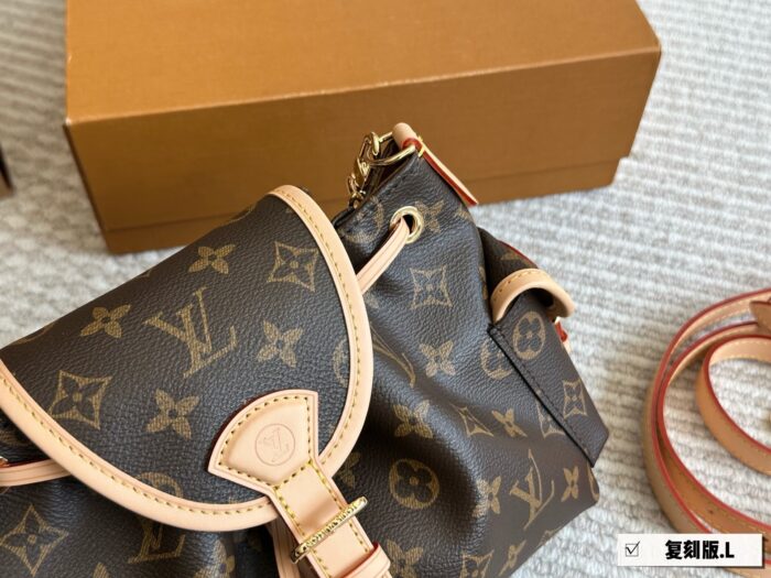 Louis Vuitton Odyssée Metal Chain Side Pockets Multi-Wear Handbag: Carry By Hand, Shoulder Or Crossbody - Image 3