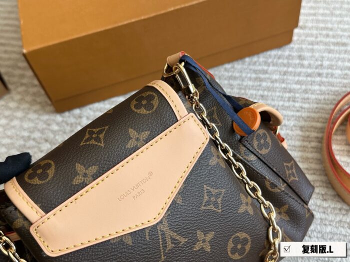 Louis Vuitton Odyssée Metal Chain Side Pockets Multi-Wear Handbag: Carry By Hand, Shoulder Or Crossbody - Image 7