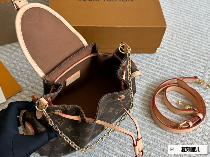 Louis Vuitton Odyssée Metal Chain Side Pockets Multi-Wear Handbag: Carry By Hand, Shoulder Or Crossbody - Image 9
