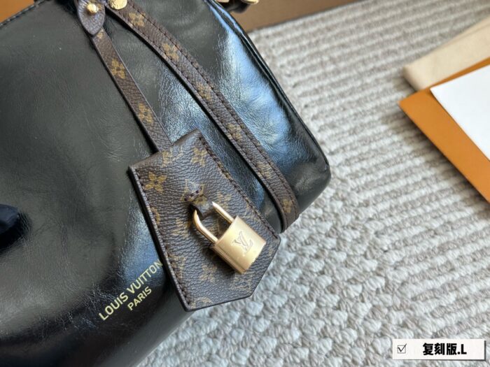 Louis Vuitton Lv Express Replica Grained Calfskin Pm Women'S Handbag - Lightweight, Practical, Versatile Carry Options - Image 3