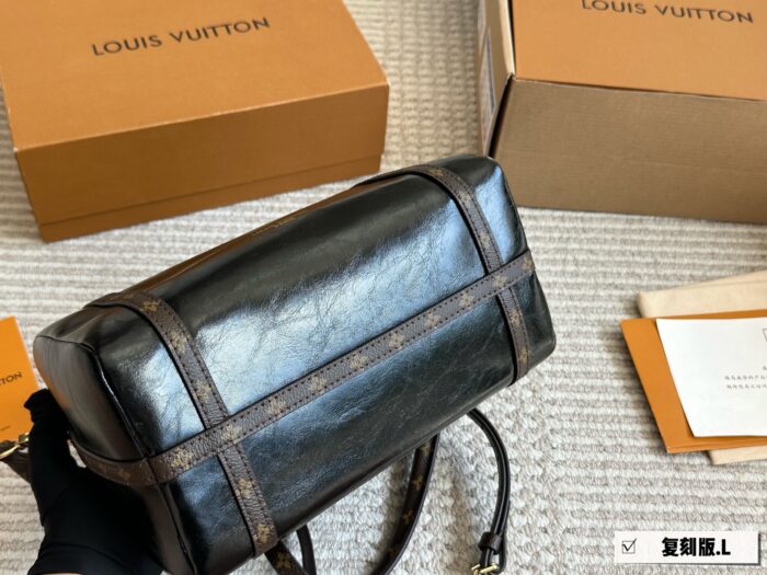 Louis Vuitton Lv Express Replica Grained Calfskin Pm Women'S Handbag - Lightweight, Practical, Versatile Carry Options - Image 6