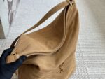 Yves Saint Laurent New Bucket Bag Handheld Or Shoulder-Carried Smooth Leather - Image 7
