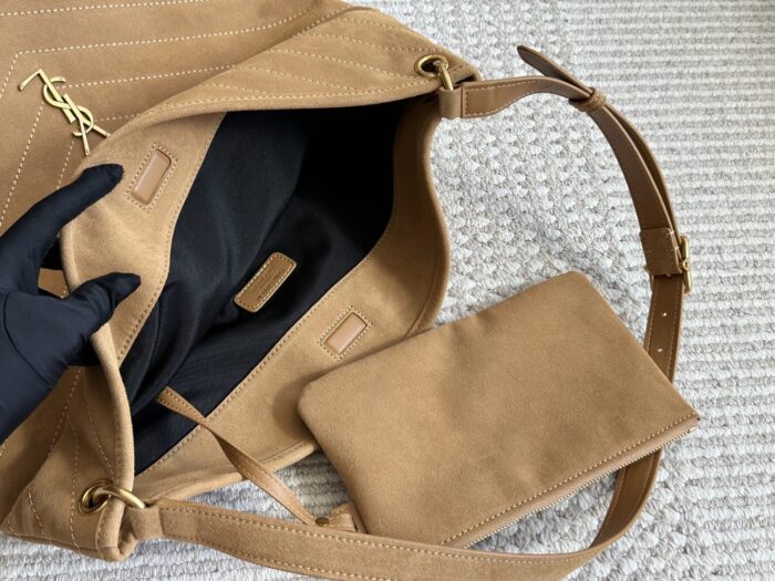 Yves Saint Laurent New Bucket Bag Handheld Or Shoulder-Carried Smooth Leather - Image 8