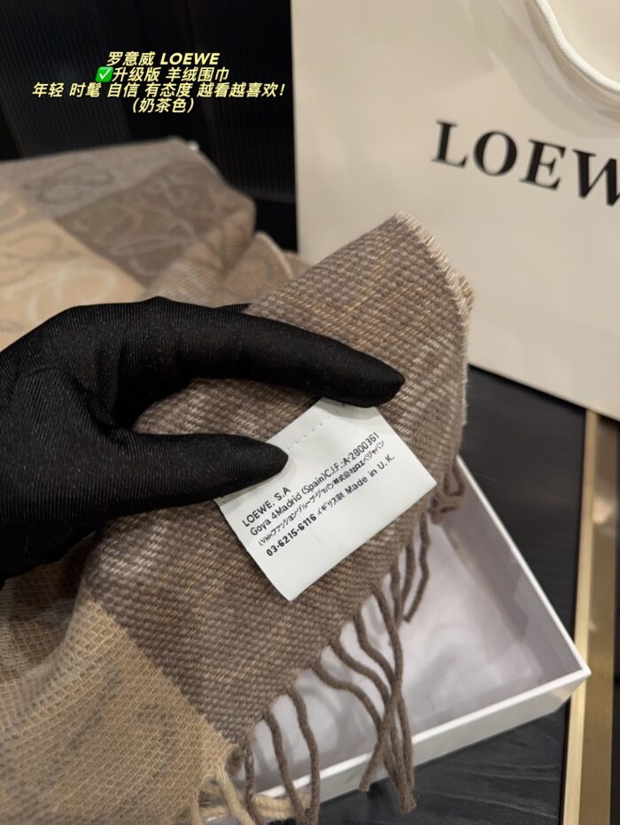 Loewe Enhanced Edition Cashmere Scarf - Latte Colour Stylish, Sophisticated, And Grand - Image 5