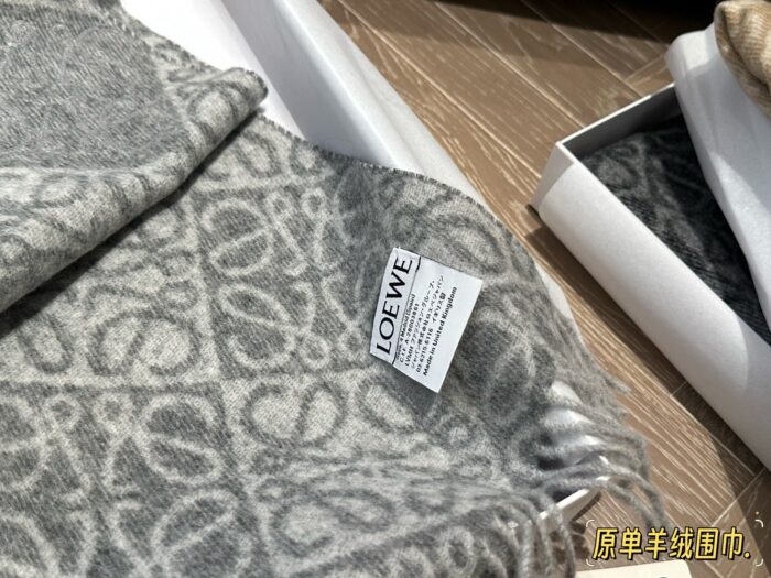 Loewe Cashmere Scarf Delicate Colour Palette Soft And Comfortable Complete With Gift Box - Image 7