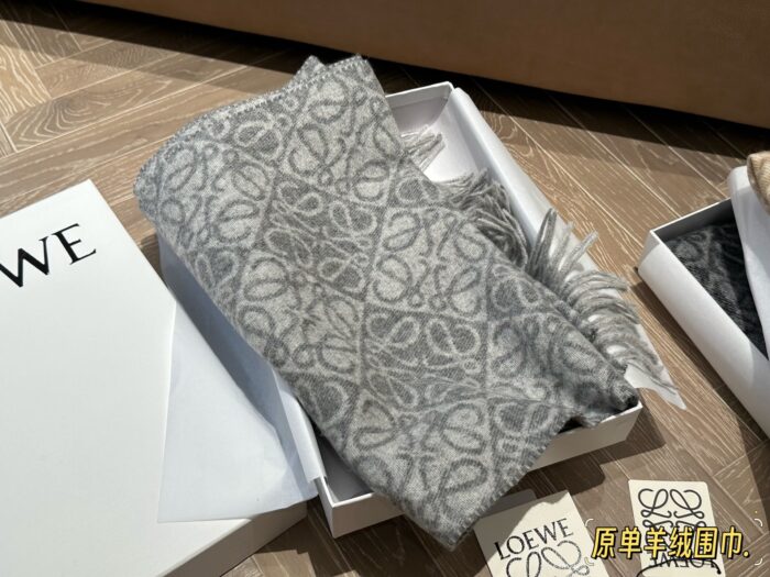 Loewe Cashmere Scarf Delicate Colour Palette Soft And Comfortable Complete With Gift Box - Image 9
