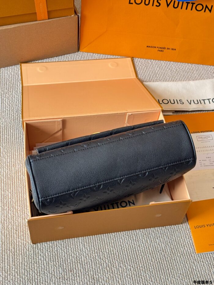 Louis Vuitton Anytime Flap Bag Adjustable Chain Strap Ample Storage Capacity - Image 7