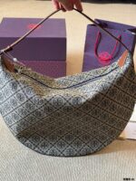 Tory Burch T-Monogram Crescent Bag Classic T Monogram Jacquard Crescent Bag Curved Silhouette 2025 Spring/Summer Runway-Inspired - Image 2