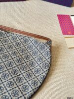 Tory Burch T-Monogram Crescent Bag Classic T Monogram Jacquard Crescent Bag Curved Silhouette 2025 Spring/Summer Runway-Inspired - Image 4
