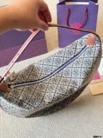 Tory Burch T-Monogram Crescent Bag Classic T Monogram Jacquard Crescent Bag Curved Silhouette 2025 Spring/Summer Runway-Inspired - Image 5