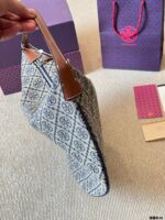 Tory Burch T-Monogram Crescent Bag Classic T Monogram Jacquard Crescent Bag Curved Silhouette 2025 Spring/Summer Runway-Inspired - Image 6