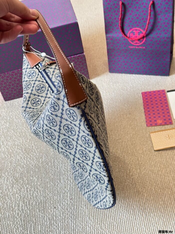 Tory Burch T-Monogram Crescent Bag Classic T Monogram Jacquard Crescent Bag Curved Silhouette 2025 Spring/Summer Runway-Inspired - Image 6