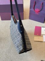 Tory Burch Hobo Monogram Tote Bag | Shoulder/Crossbody | Practical And Relaxed - Image 5