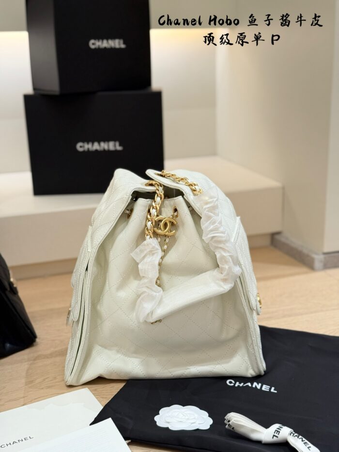 Chanel 25A Hobo Caviar Calfskin Bag With Chain Strap And Leather Padding, Featuring New Mini Pocket – Practical And Comfortable - Image 4