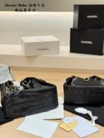 Chanel 25Cm Spring/Summer New Arrival Hobo Bag In Oil-Waxed Calfskin With Drawstring Closure. Glossy Black & Gold. Effortlessly Relaxed Silhouette. - Image 8