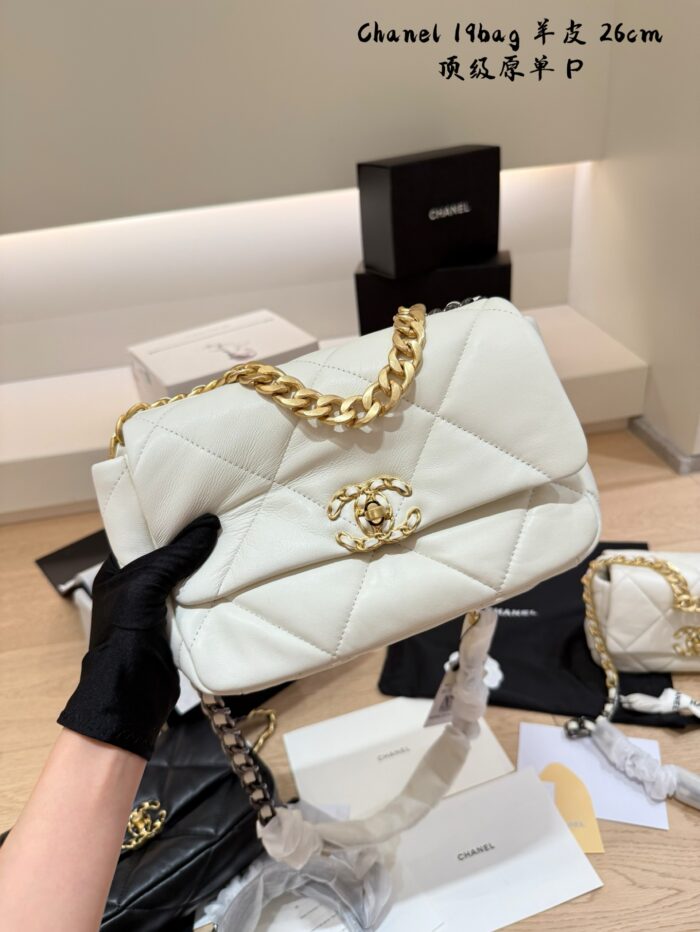 Chanel 19 Bag Lambskin Quilted Chain Bag: Effortlessly Chic And Versatile. - Image 5